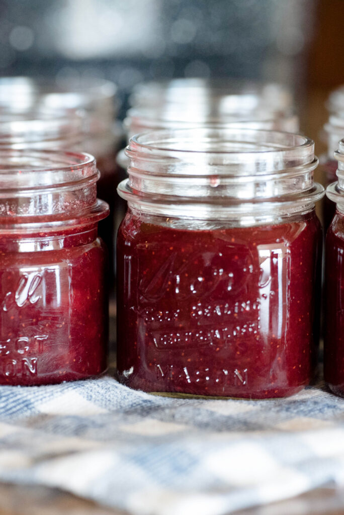 Freshly preserved low-sugar strawberry jam