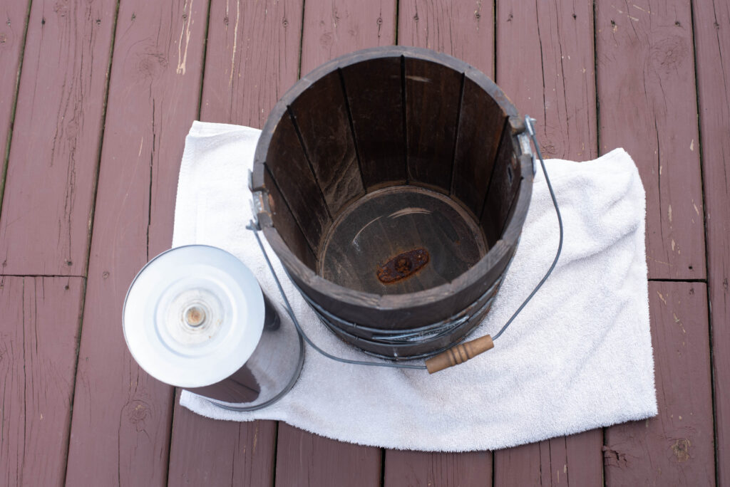 Bottom of ice cream maker and canister