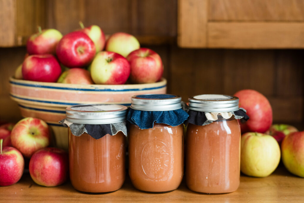 Canned goods as gift ideas from the garden