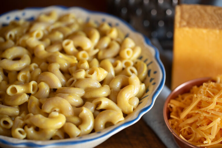 Homemade Mac and Cheese | Simple 30 Minute One Pot Recipe