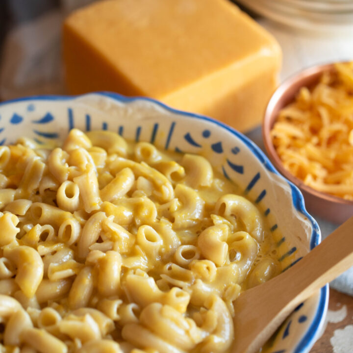 Homemade Mac and Cheese | Simple 30 Minute One Pot Recipe