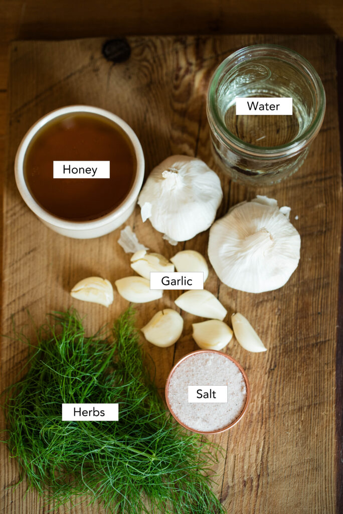 Ingredients for fermented garlic.